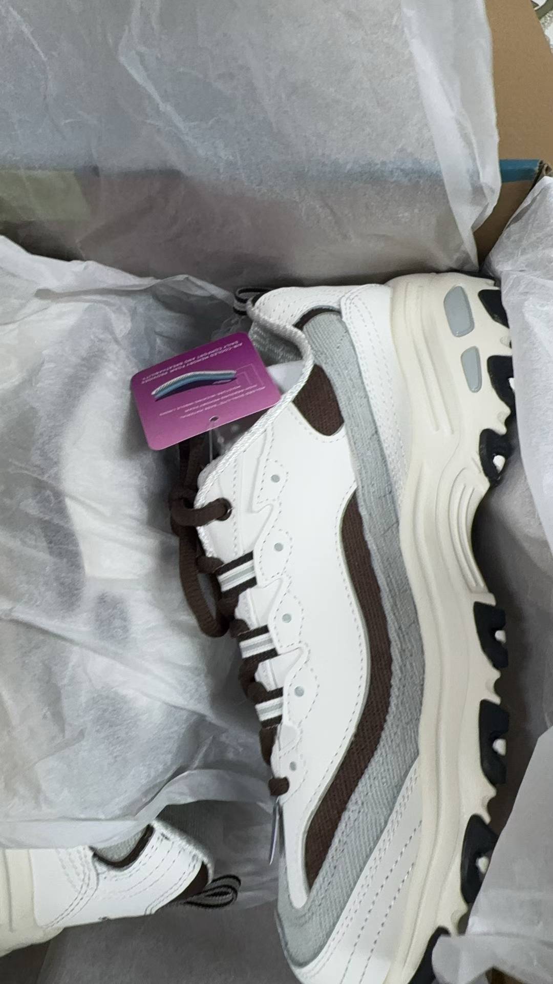 Skechers stock photo 7